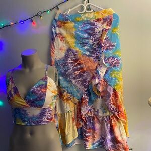 Women's set of medium size top and skirt in white, yellow and colors